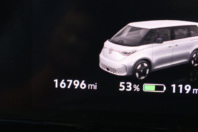 Certified 2025 Volkswagen ID. Buzz Pro S Plus AWD/4WD image 2