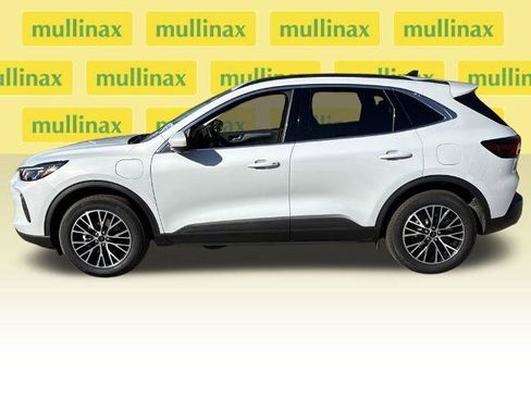 Certified 2025 Ford Escape SE w/ PHEV Premium Package image 10