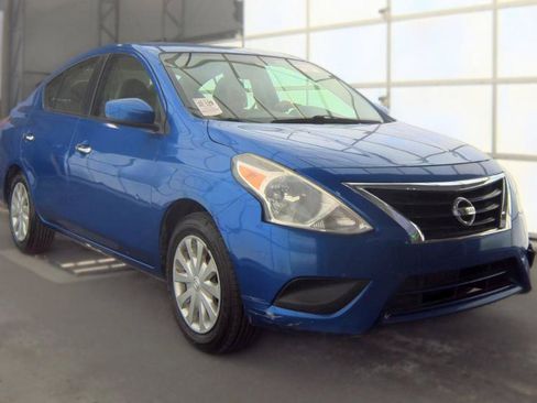 Used 2016 Nissan Versa SV FWD image 3