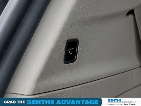 Used 2019 Chrysler Pacifica Limited image 31