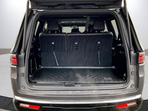 Used 2023 Jeep Wagoneer Base w/ Premium Group I image 27