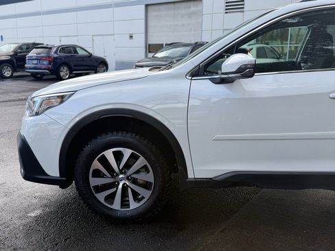 Used 2021 Subaru Outback Premium image 10