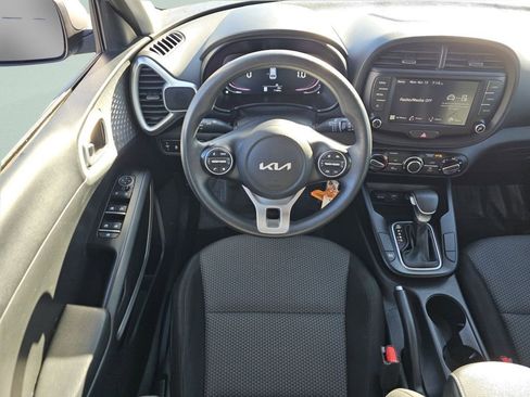 Used 2023 Kia Soul LX w/ Option Group 015 FWD image 4
