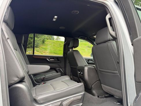 Used 2025 GMC Yukon XL Denali AWD/4WD image 10