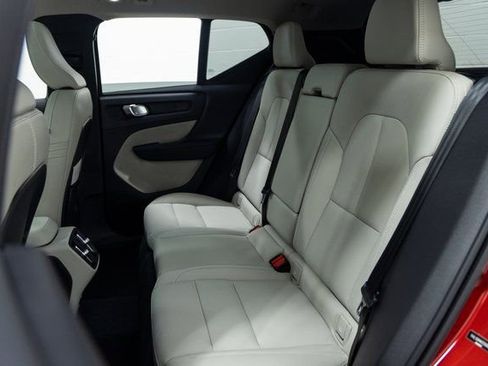 Used 2024 Volvo XC40 B5 Ultimate w/ Protection Package Premier image 10