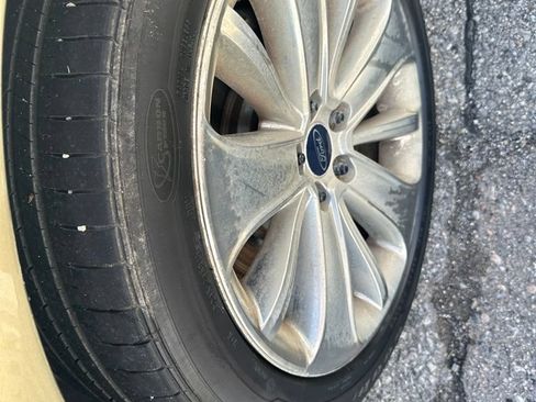 Used 2012 Ford Taurus Limited FWD image 18