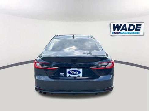 Used 2025 Toyota Camry SE w/ Convenience Package FWD image 6