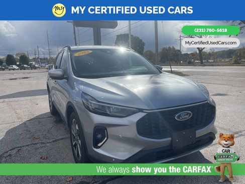 Used 2023 Ford Escape Platinum image 3