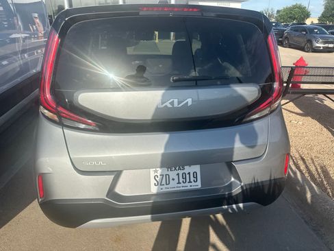 Used 2023 Kia Soul LX w/ LX Technology Package FWD image 16