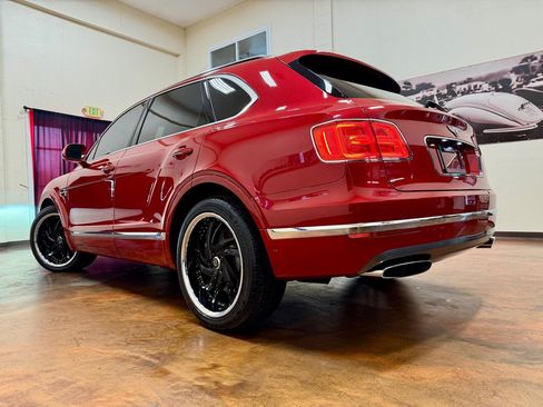 Used 2017 Bentley Bentayga AWD/4WD image 85