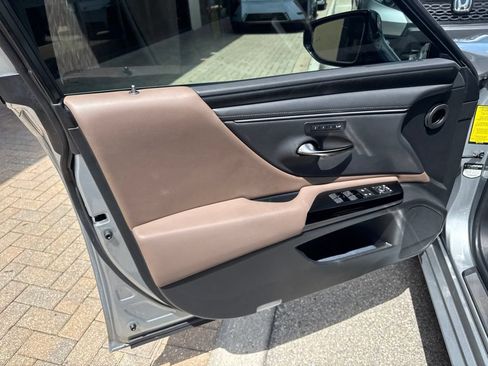 Used 2022 Lexus ES 300h w/ Premium Package FWD image 21