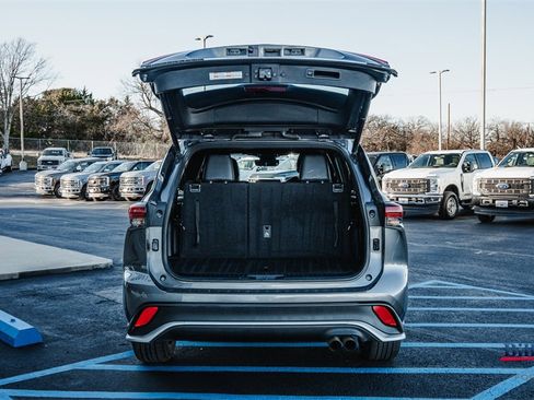 Used 2022 Toyota Highlander XSE image 6