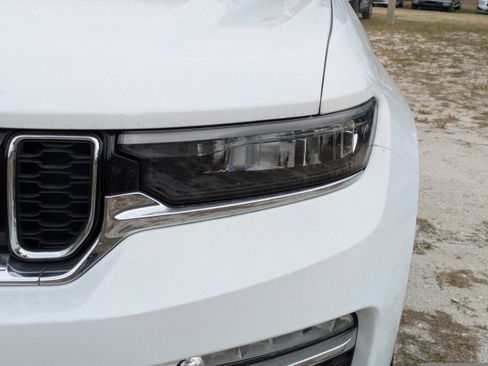 Used 2023 Jeep Grand Cherokee Limited image 10