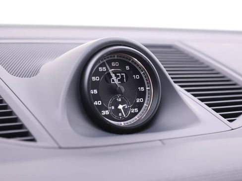 Used 2026 Porsche Macan AWD/4WD image 18