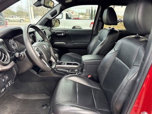 Used 2023 Toyota Tacoma TRD Off-Road w/ TRD Premium Off Road Package image 11