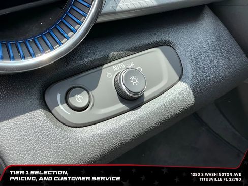 Used 2025 Chevrolet Trax LT w/ LT Convenience Package FWD image 23