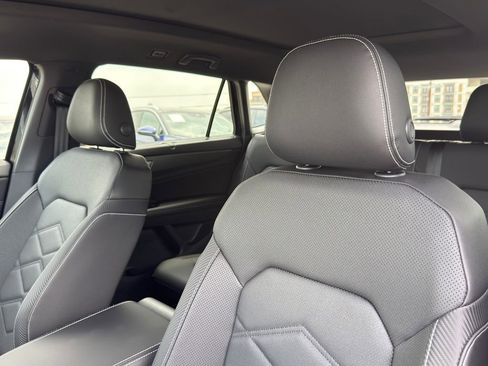 New 2026 Volkswagen Atlas Cross Sport SE FWD image 13