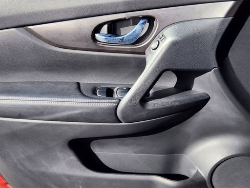 Used 2014 Nissan Rogue SV w/ SV Premium Package image 22