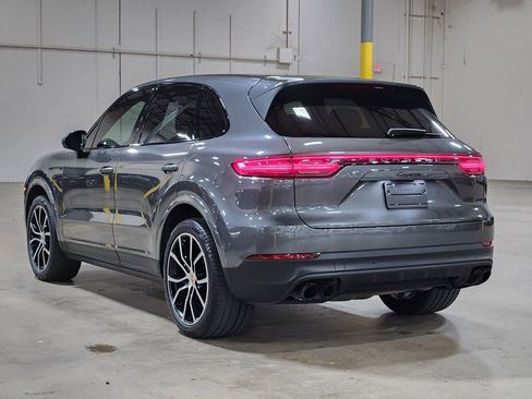 Used 2022 Porsche Cayenne image 11