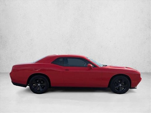Used 2016 Dodge Challenger SXT image 4