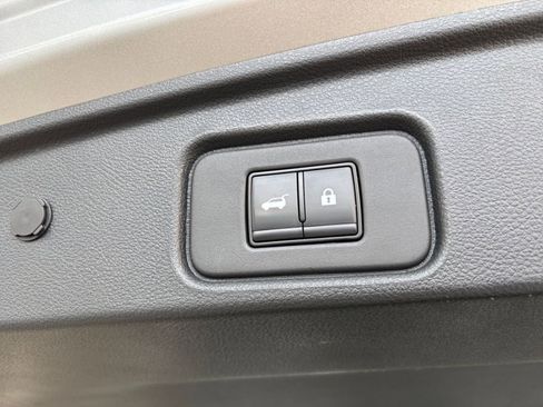 Used 2025 Nissan Pathfinder SV image 23