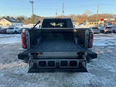 Used 2025 GMC Sierra 2500 AT4 image 10