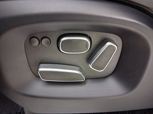 Used 2015 Land Rover Range Rover Supercharged image 12