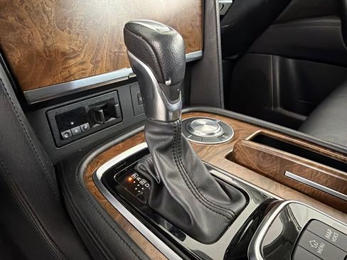 Used 2023 Nissan Armada SL image 33