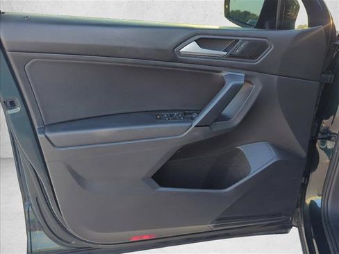 Used 2019 Volkswagen Tiguan SE w/ Panoramic Sunroof Package FWD image 7