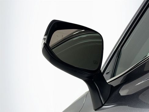 Certified 2023 Toyota Highlander L FWD image 5