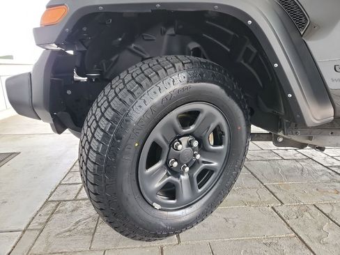 Used 2024 Jeep Wrangler Sport image 31