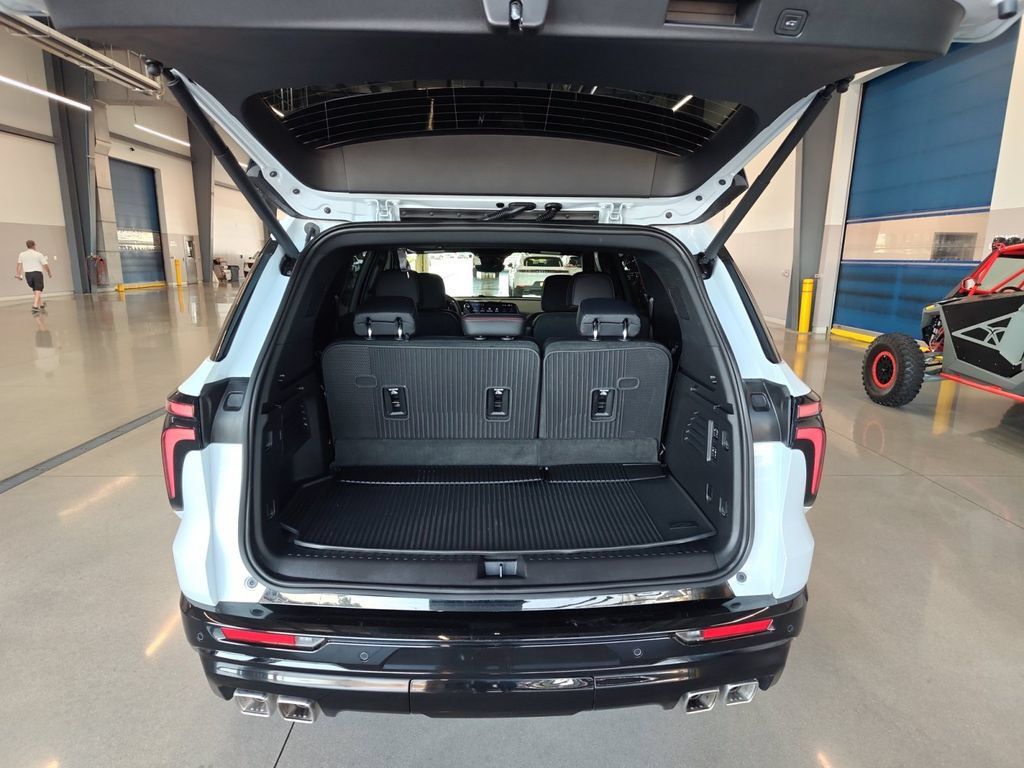 Certified 2026 Chevrolet Traverse RS w/ LPO, Floor Liner Package AWD/4WD image 23