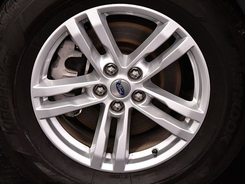 Used 2023 Ford Explorer XLT w/ Equipment Group 202A image 9