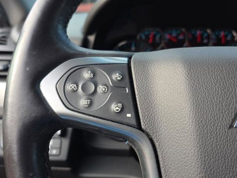 Used 2018 Chevrolet Suburban LT image 24