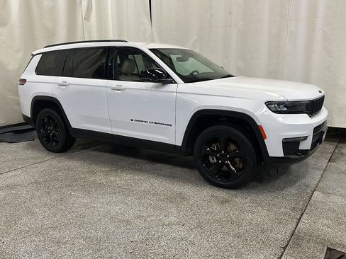 Used 2022 Jeep Grand Cherokee L Limited w/ Black Appearance Package AWD/4WD image 6