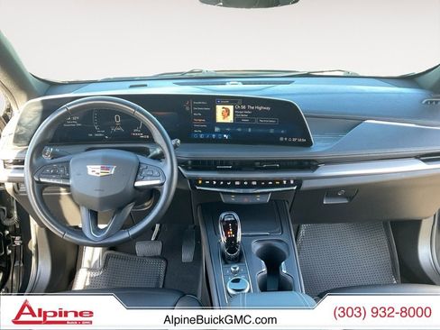 Used 2024 Cadillac XT4 Premium Luxury image 9