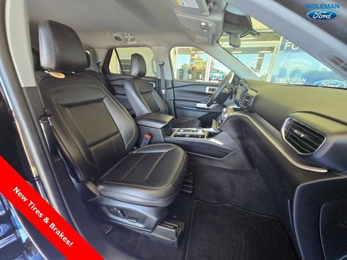 Used 2022 Ford Explorer XLT w/ Equipment Group 202A image 29