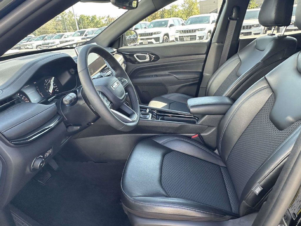 Used 2026 Jeep Compass Latitude AWD/4WD image 16