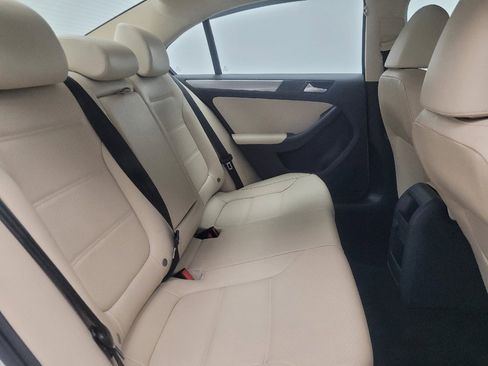Used 2017 Volkswagen Jetta SE FWD image 19
