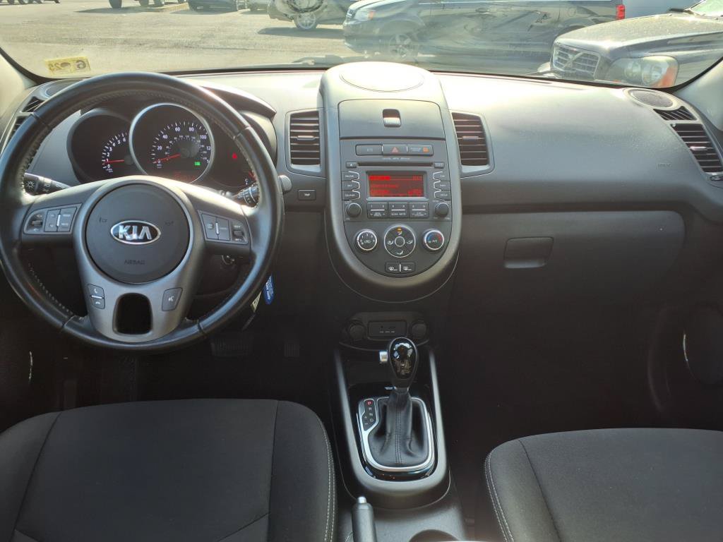 Used 2013 Kia Soul + FWD image 7