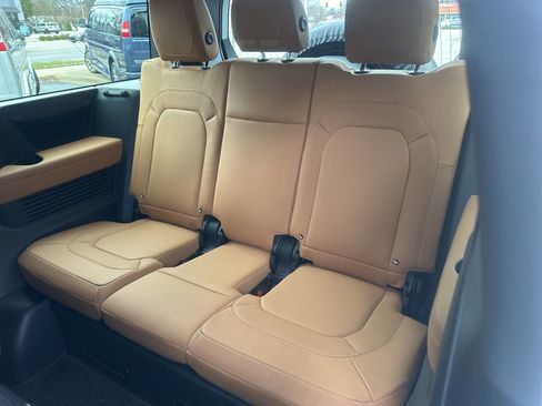 Used 2024 Land Rover Defender 130 S image 20