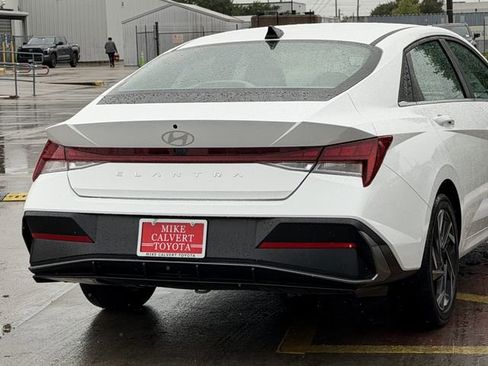 Used 2025 Hyundai Elantra SEL image 7