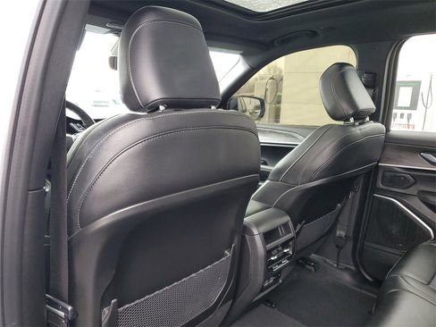 Used 2025 Jeep Grand Cherokee Limited 4xe image 32