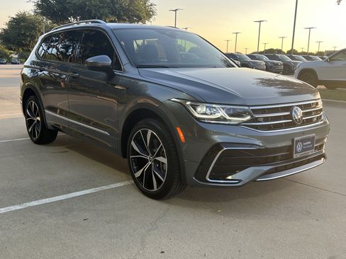 Used 2024 Volkswagen Tiguan SEL R-Line AWD/4WD image 2