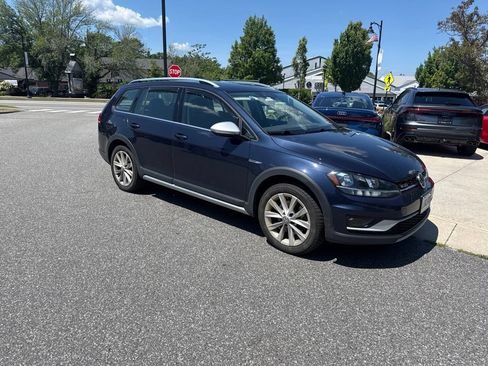 Used 2019 Volkswagen Golf Alltrack S AWD/4WD image 1