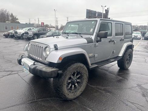 Used 2015 Jeep Wrangler Unlimited Sahara w/ Connectivity Group image 4