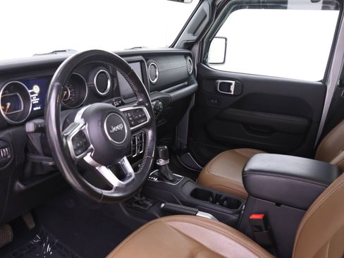Used 2020 Jeep Gladiator Overland AWD/4WD image 4