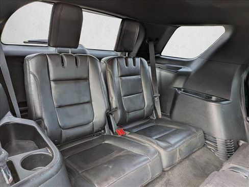 Used 2018 Ford Explorer XLT w/ Equipment Group 202A FWD image 19