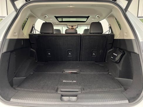 Used 2025 Nissan Rogue SL w/ Tech Package FWD image 28