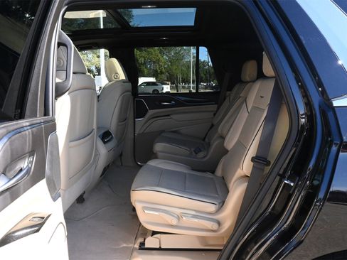 Used 2023 Cadillac Escalade Premium Luxury image 19